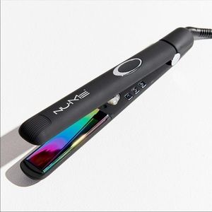 Nume love wins straightener for kari_bl